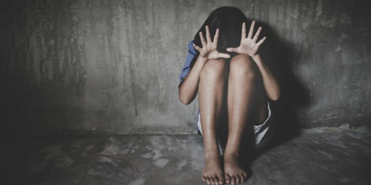 Gegara Tak Pamit Pergi Kerja, Seorang Istri Disekap Suami di Kandang Sapi