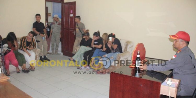 Satpol PP Pohuwato Beri Pembinaan Pada 9 Wanita Penghibur Tanpa Identitas