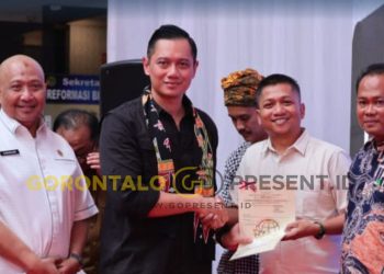 Menteri AHY Serahkan Sertipikat Tanah Elektronik di Kota Bekasi