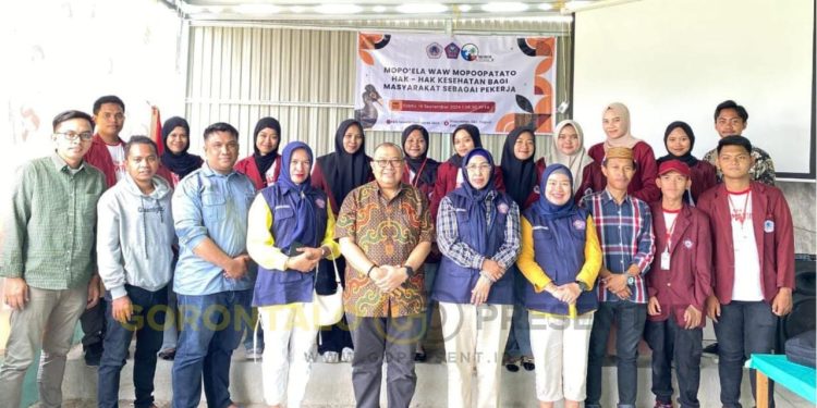 Jadi Desa Industri, KKNT UNG Desa Maleo Gelar Penyuluhan Hukum Ketenagakerjaan untuk Masyarakat