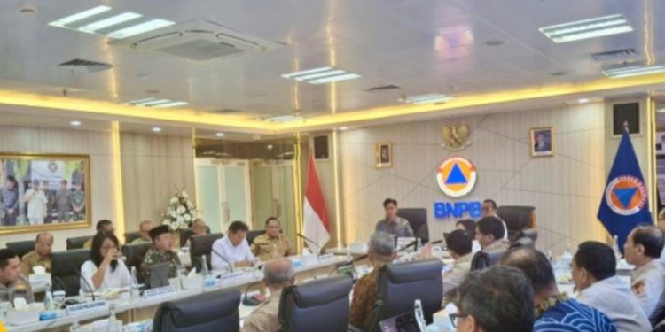 Menteri Nusron Siapkan 50 Hektare Tanah untuk Relokasi Korban Erupsi Gunung Lewotobi Laki-Laki NTT