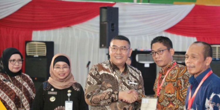 Petani dan Nelayan di Kabupaten Batang Peroleh Sertipikat Elektronik