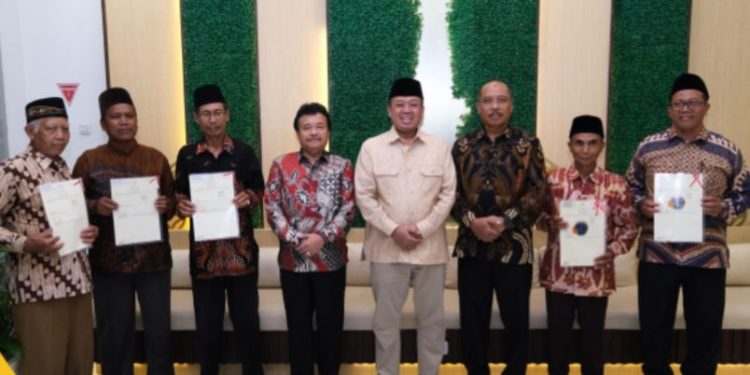 Serahkan Sertipikat Wakaf di Kanwil BPN Provinsi D.I. Yogyakarta, Menteri Nusron Gandeng Organisasi Keagamaan