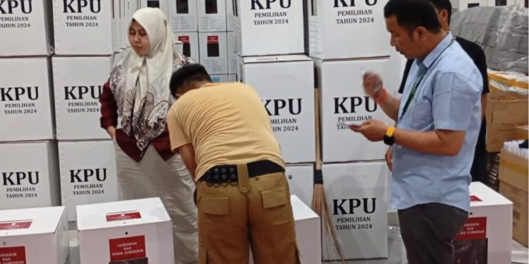 Yolanda Harun Awasi Penyortiran Logistik Pilkada Serentak 2024 di Kabupaten Pohuwato