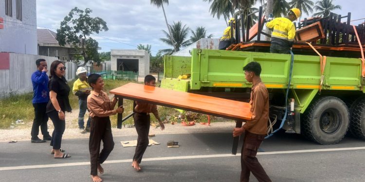 PGP Serahkan Bantuan 12 Set Meja Makan untuk Menunjang Program Makan Siang Bergizi