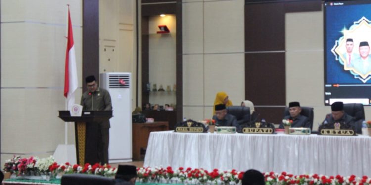 Akbar Baderan Sampaikan Pandangan Umum LKPJ Tahun 2024