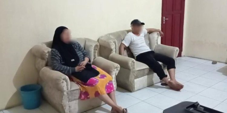 Aduh! Camat AM Kepergok Istri Sah Bersama Wanita Muda P3K, Digelandang ke Kantor Satpol PP