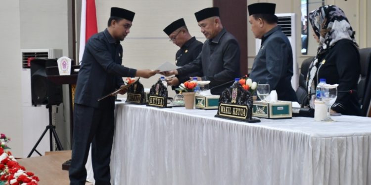 Pemkab Pohuwato Sampaikan Ranperda Pertanggungjawaban APBD 2024 ke DPRD