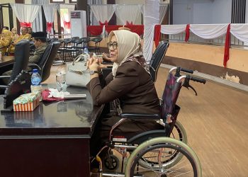 Kursi Roda, Hari Ibu, dan Janji Pengabdian Miswar Yunus