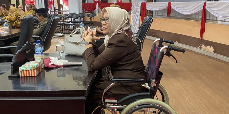 Kursi Roda, Hari Ibu, dan Janji Pengabdian Miswar Yunus