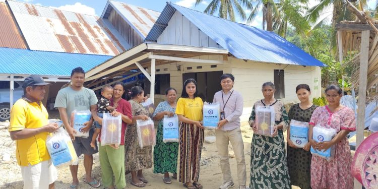 BRI Cabang Marisa Salurkan Bantuan Pasca Banjir untuk Korban di Desa Hulawa