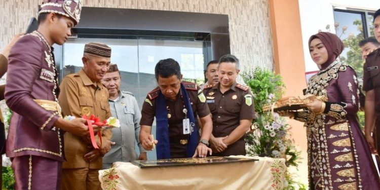 Kunjungan Kajati Gorontalo ke Pohuwato Dirangkaikan Peresmian Gedung Hibah Pemda