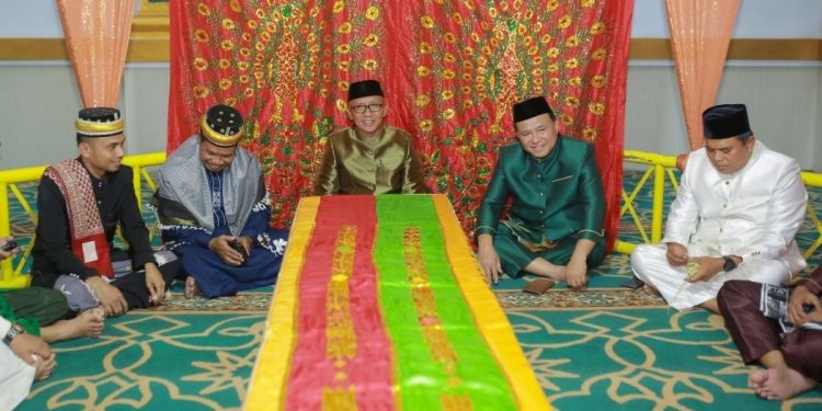 Pemkab dan Lembaga Adat Pohuwato Gelar Maulid Nabi 1448 H, Tradisi Dikili Berlanjut hingga Esok Hari
